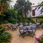 מלון Achillion Palace