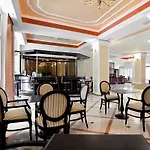Achillion Palace מלון