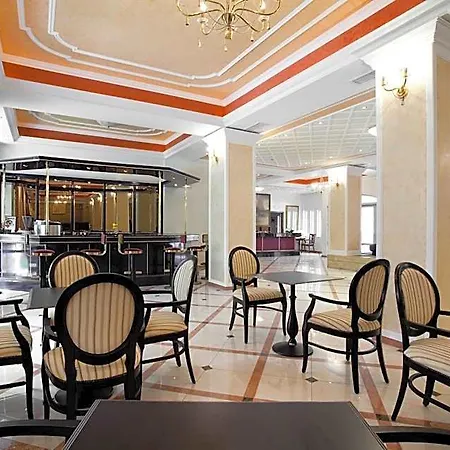 Achillion Palace Center Hotel 4*