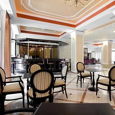 Achillion Palace Center ホテル
