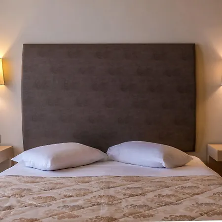 Achillion Palace Готель 4*